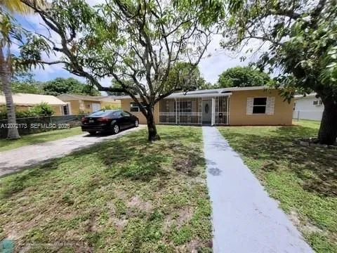 Foto de propiedad en 1245 NW 126th Street, North Miami, FL 33167 North Miami con MLS# 