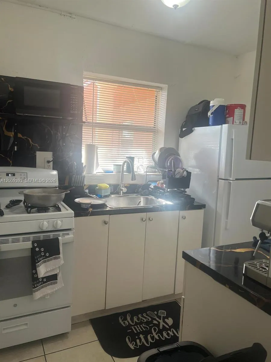 Vendido 1245 W 24th Street 121, Hialeah, FL 33010, Hialeah, FL 33010