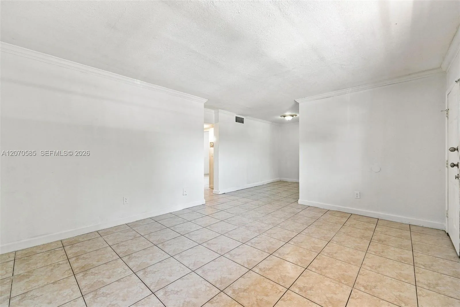 Foto de propiedad en 1245 W 24th Street 223, Hialeah, FL 33010 Hialeah con MLS# 