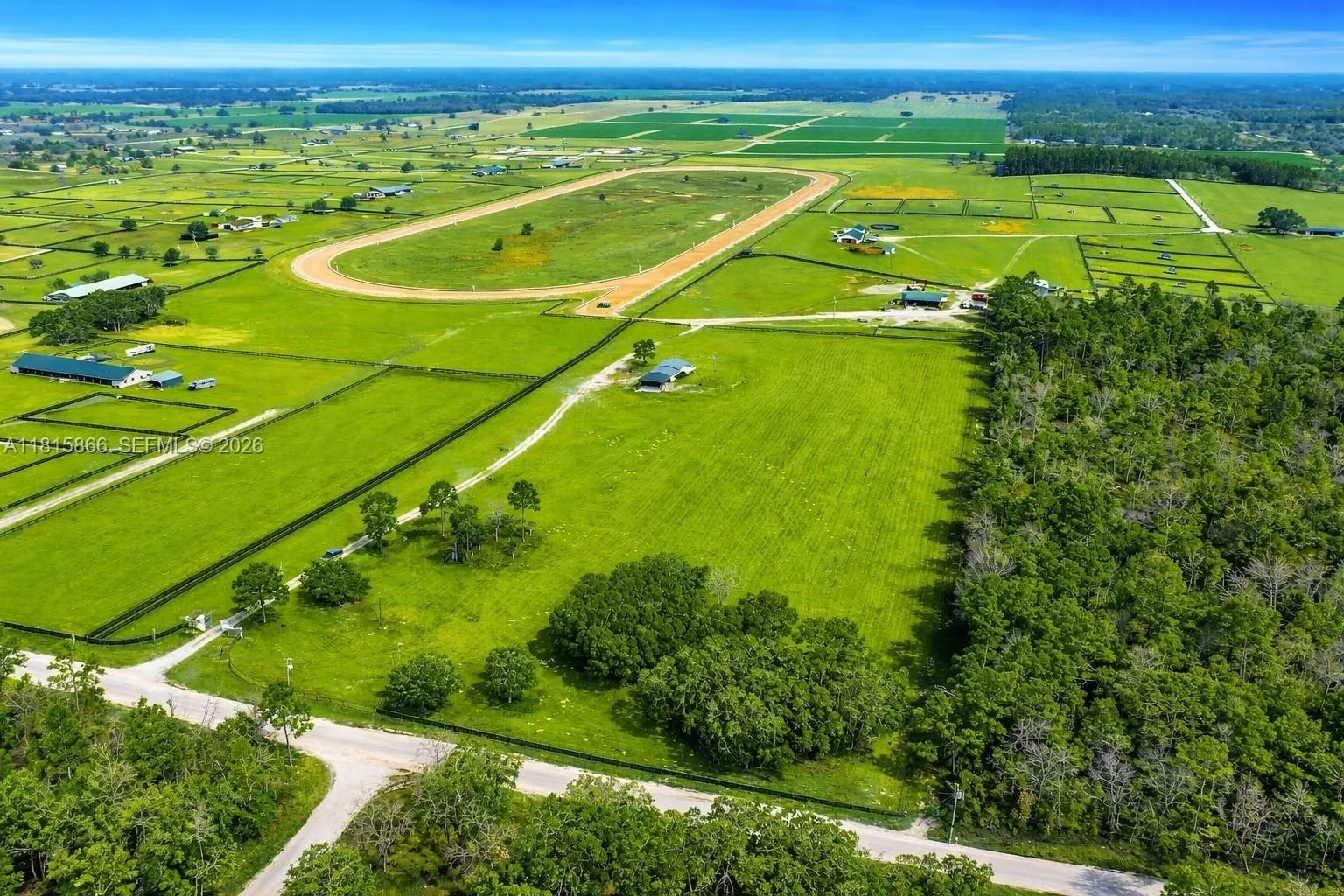 Foto de propiedad en 12451 NE 20th Street, FL 32696  con MLS# 