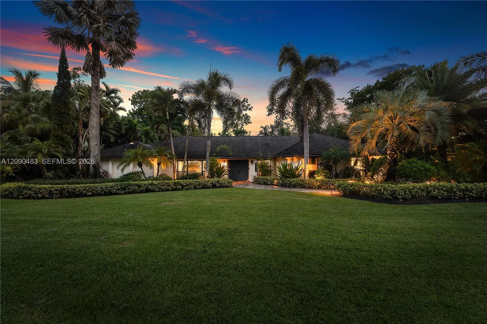 Foto de propiedad en 12466 Quercus Lane, Wellington, FL 33414 Wellington con MLS# 