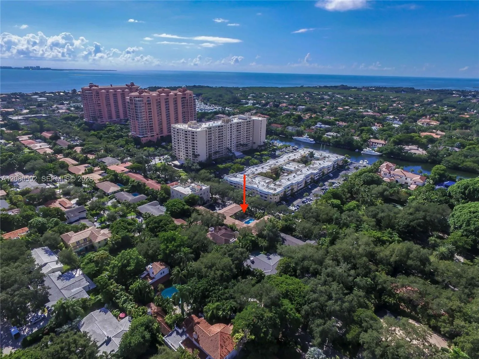 Foto de propiedad en 125 Edgewater Drive 12A, Coral Gables, FL 33133 Coral Gables con MLS# 