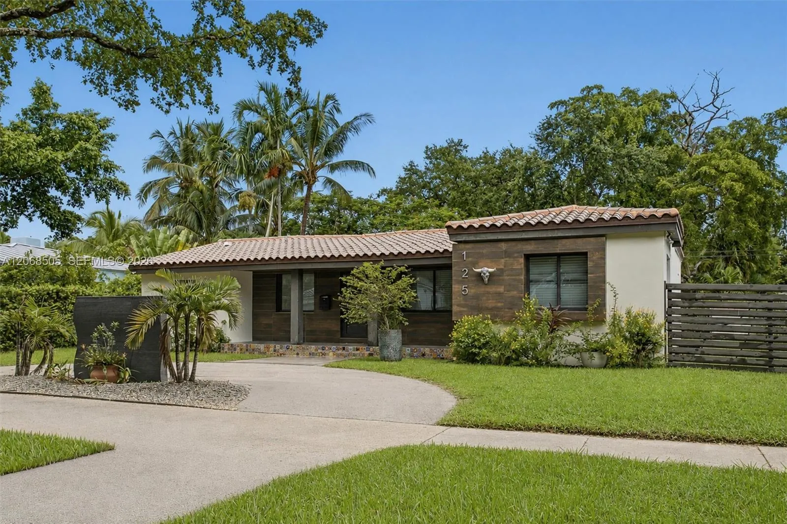 Foto de propiedad en 125 NE 107th Street, Miami Shores, FL 33161 Miami Shores con MLS# 
