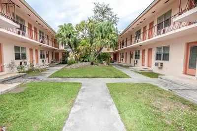 Foto de propiedad en 1250 S Alhambra Circle 18, Coral Gables, FL 33146 Coral Gables con MLS# 