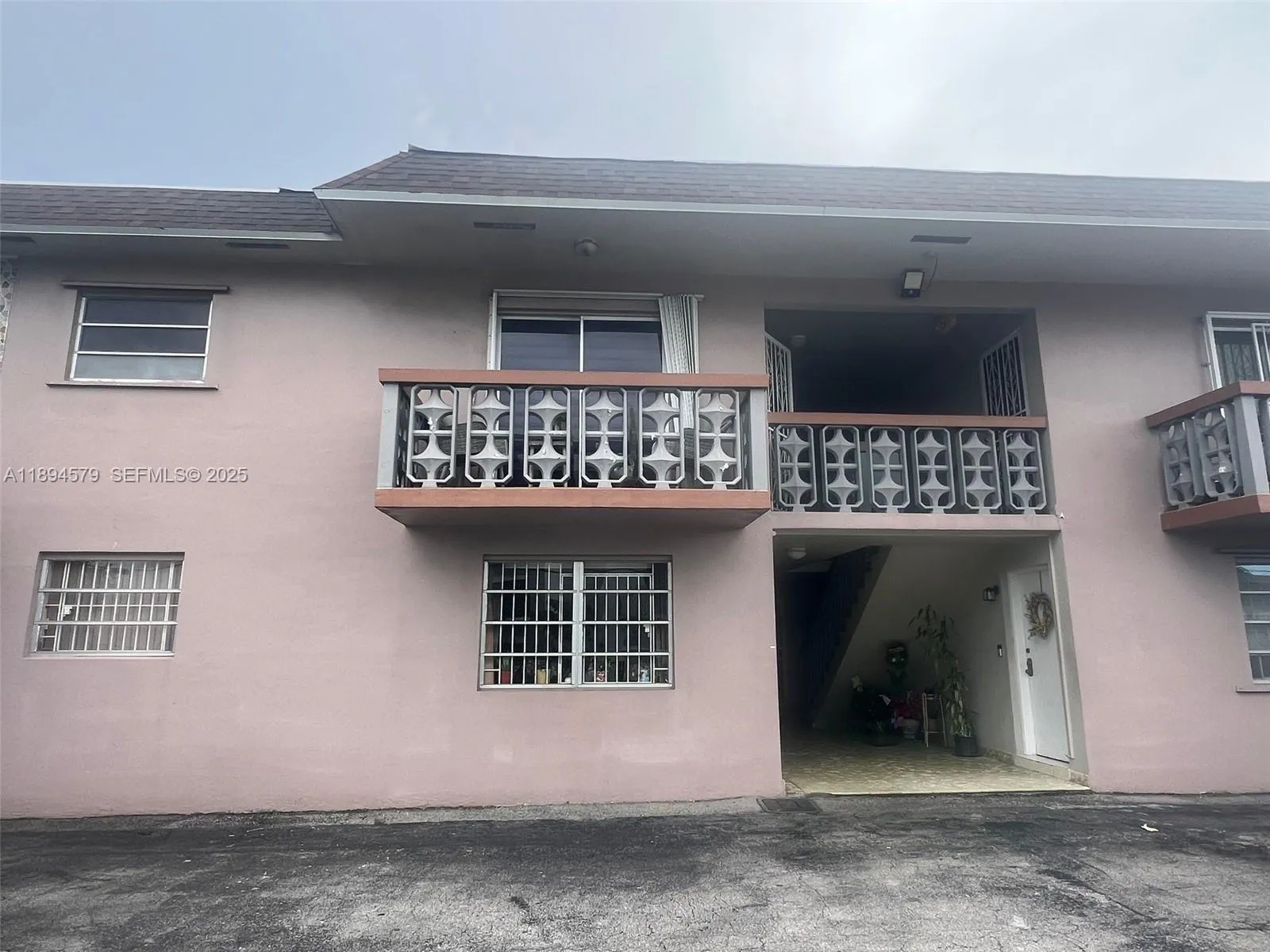 Vendido 1250 W 26th Place 208, Hialeah, FL 33010, Hialeah, FL 33010
