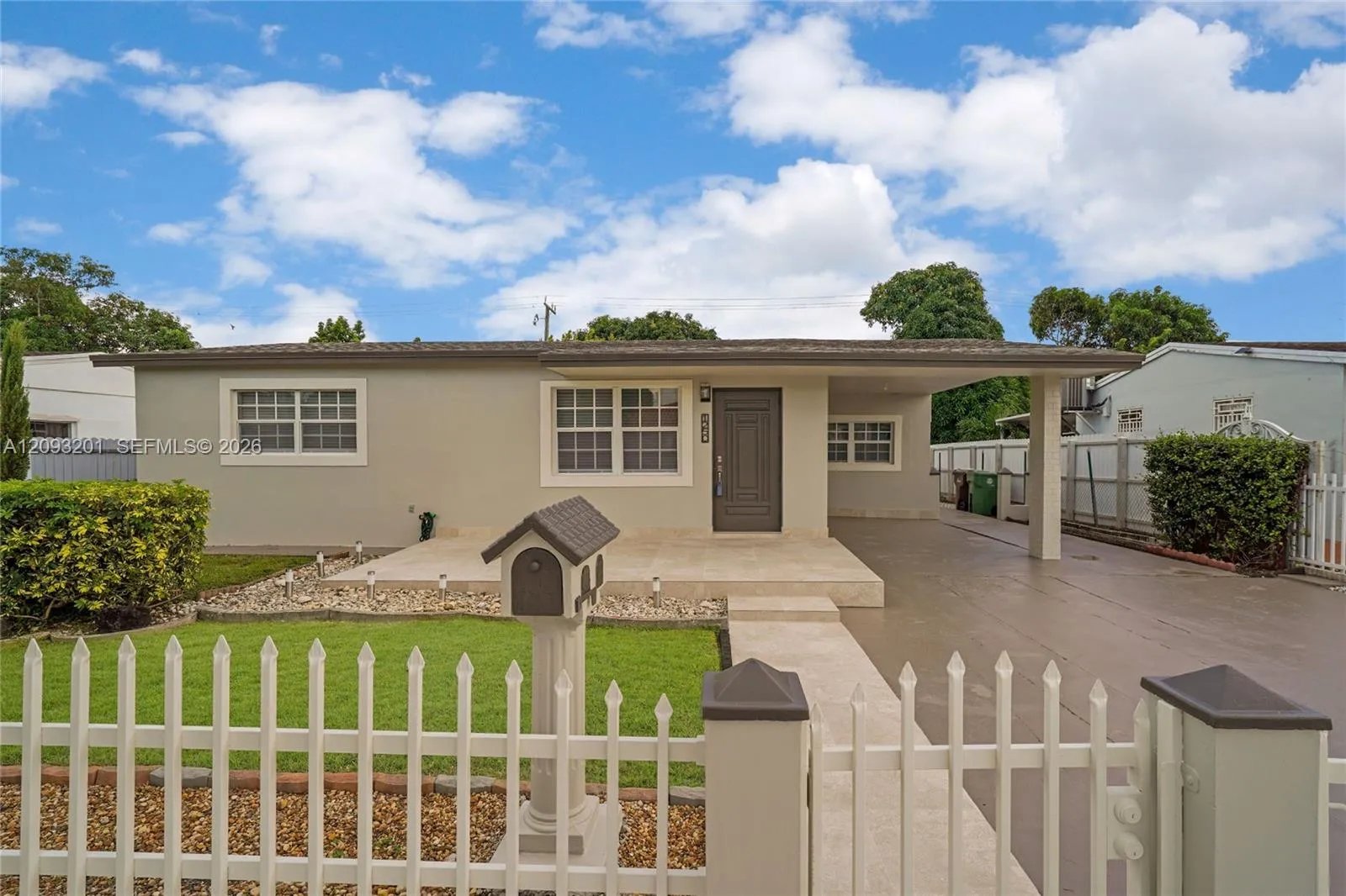 En Venta 1250 W 34th Street, Hialeah, FL 33012, Hialeah, FL 33012
