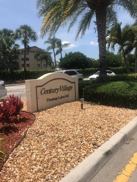 Foto de propiedad en 12500 SW 5th Court 210M, Pembroke Pines, FL 33027 Pembroke Pines con MLS# 