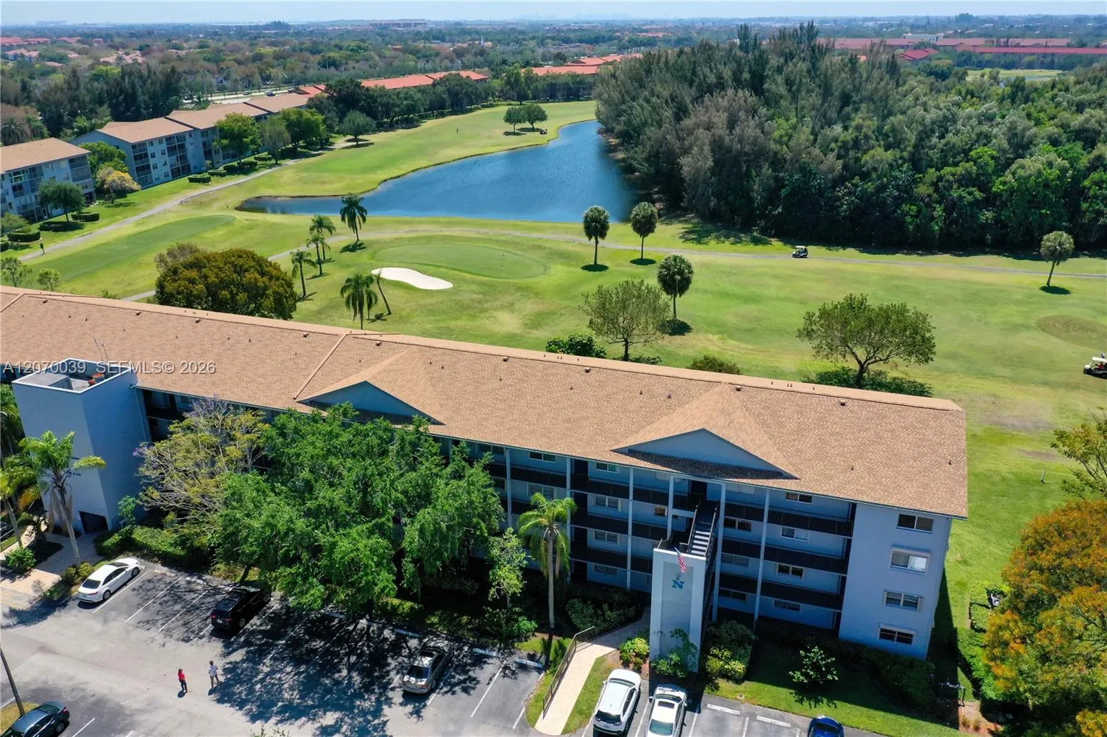 Foto de propiedad en 12500 SW 6th Street 311N, Pembroke Pines, FL 33027 Pembroke Pines con MLS# 