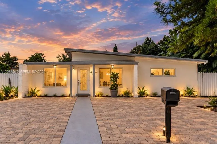 En Venta 12501 NW 22nd Avenue, Miami, FL 33167, Miami, FL 33167