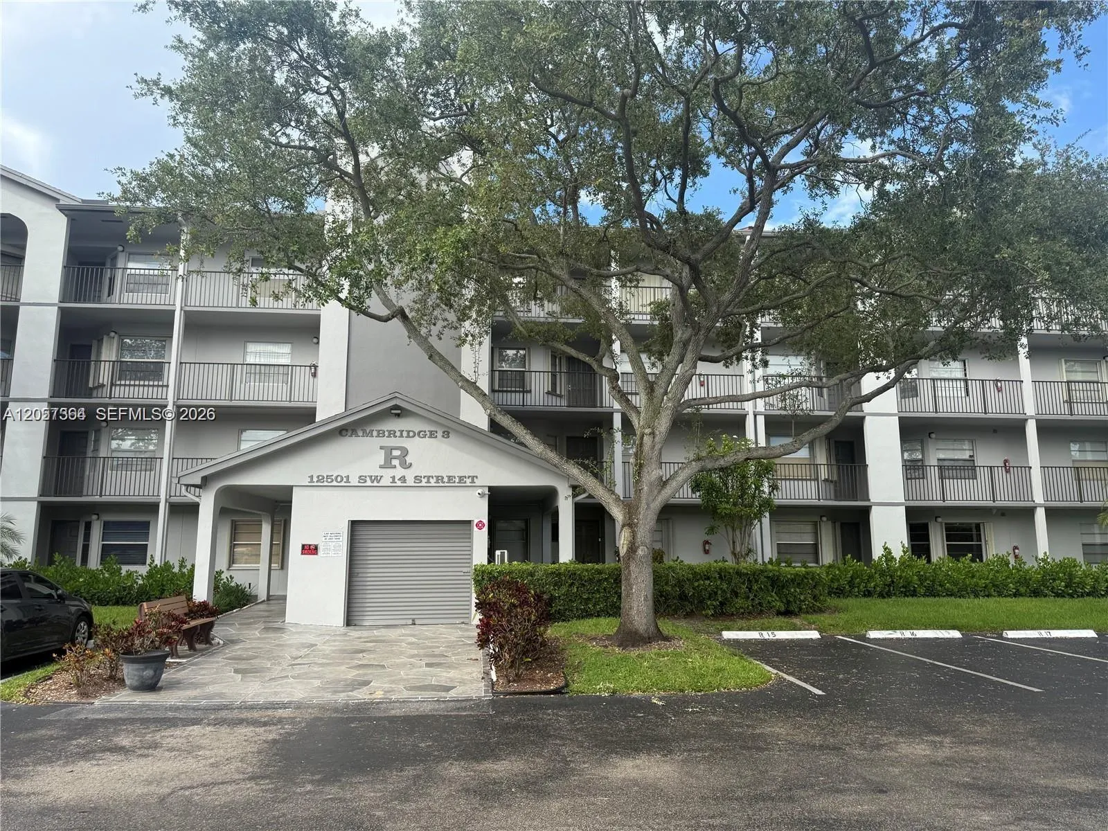Foto de propiedad en 12501 SW 14th Street 314R, Pembroke Pines, FL 33027 Pembroke Pines con MLS# 