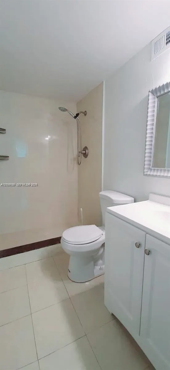 Foto de propiedad en 1251 NE 108th Street 423, Miami, FL 33161 Miami con MLS# 