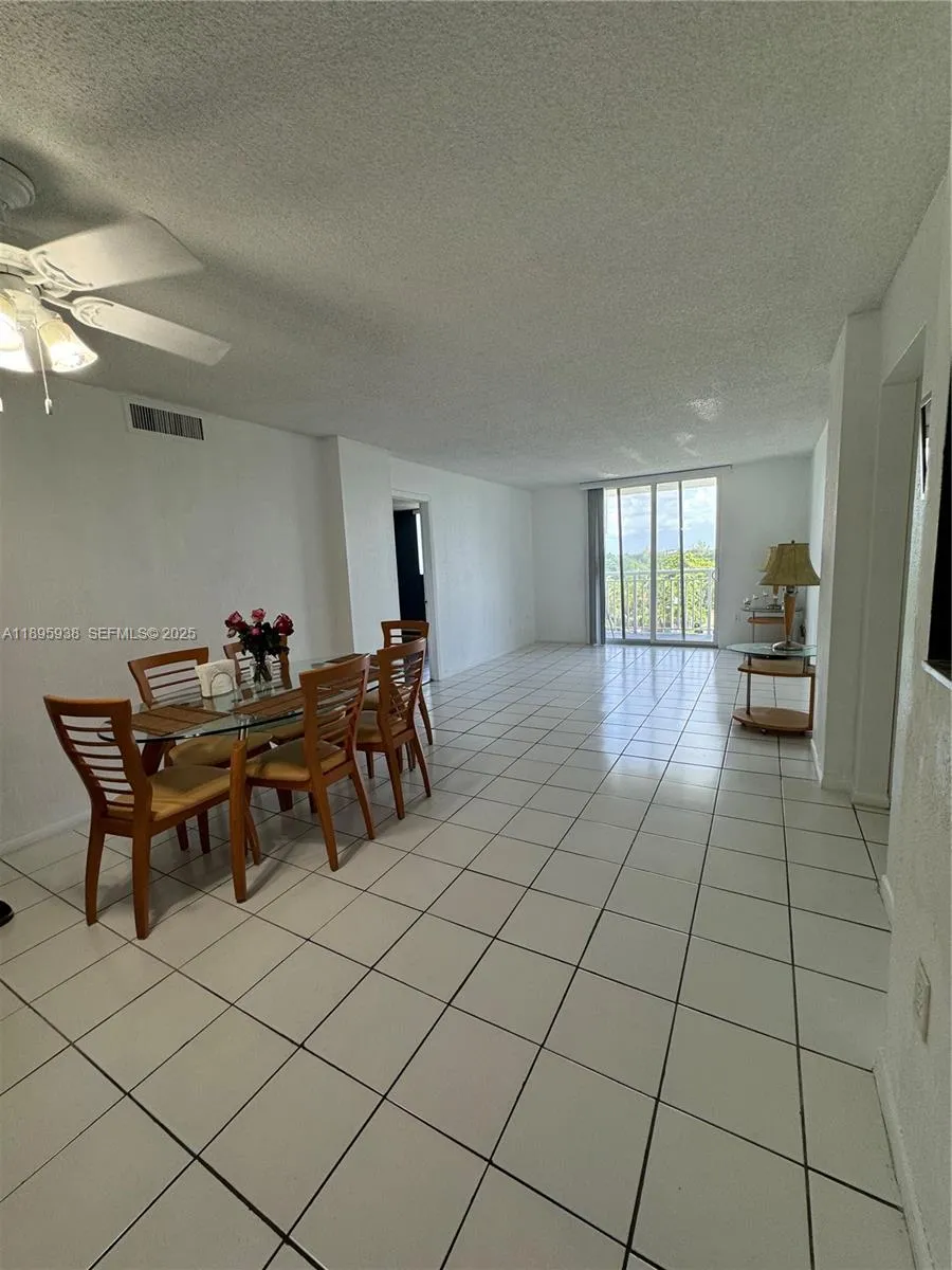 Foto de propiedad en 1251 NE 108th Street 602, Miami, FL 33161 Miami con MLS# 