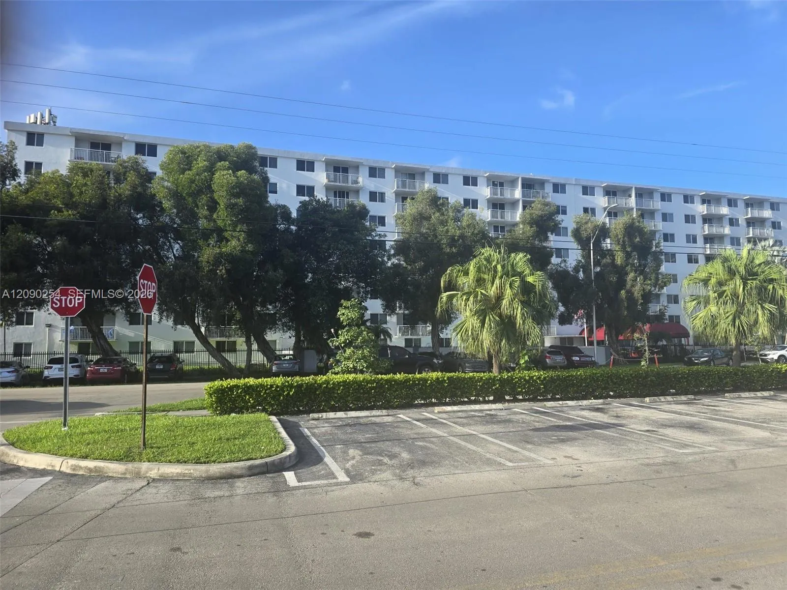 Foto de propiedad en 1251 NE 108th Street 718, Miami, FL 33161 Miami con MLS# 