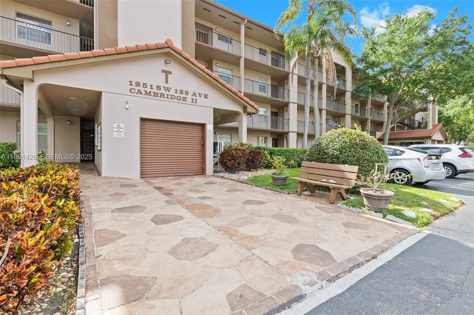 Foto de propiedad en 1251 SW 125th Avenue 211T, Pembroke Pines, FL 33027 Pembroke Pines con MLS# 