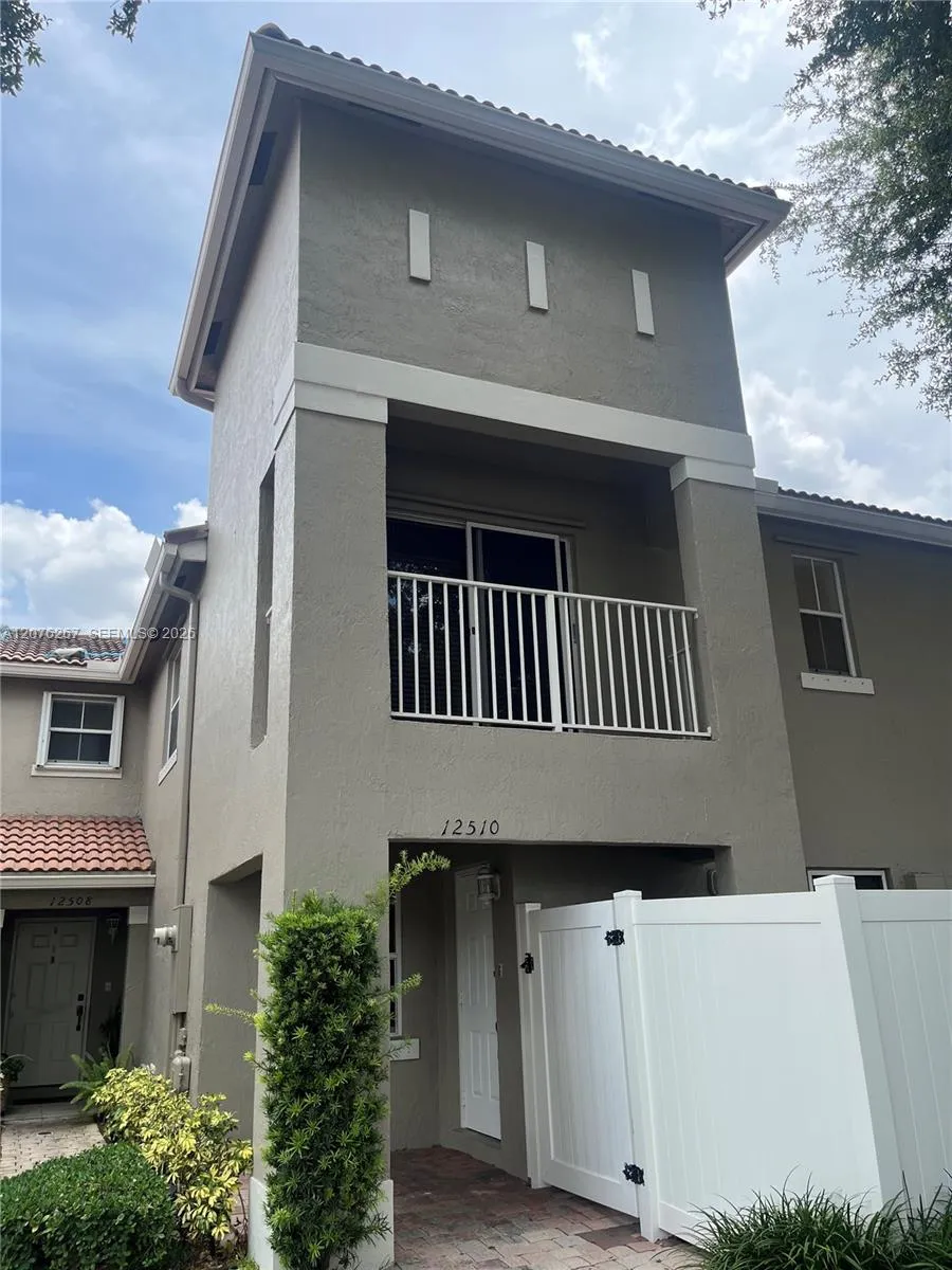 Foto de propiedad en 12510 SW 53rd Street, Miramar, FL 33027 Miramar con MLS# 