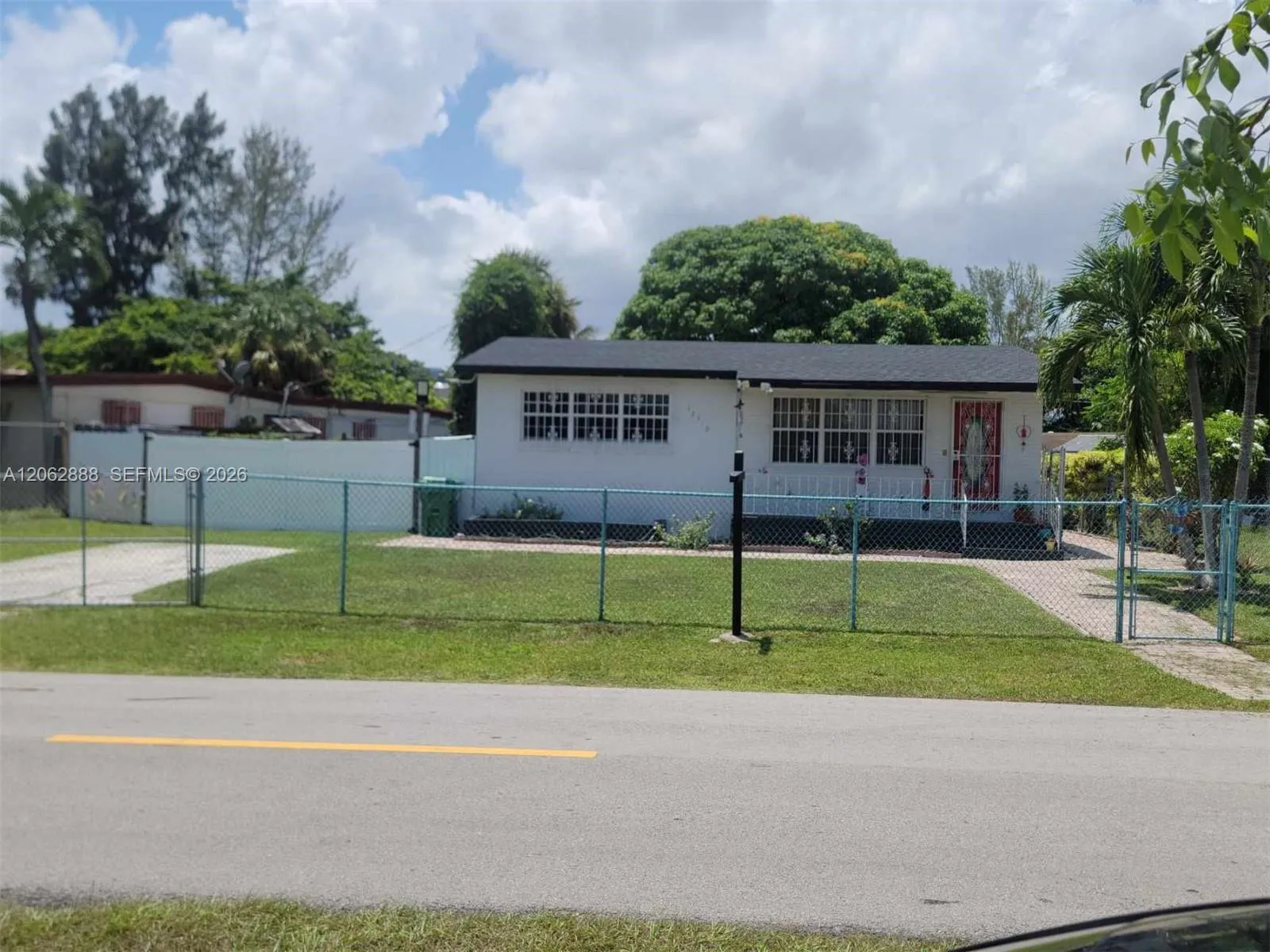 En Venta 12510 W Golf Drive, Miami, FL 33167, Miami, FL 33167