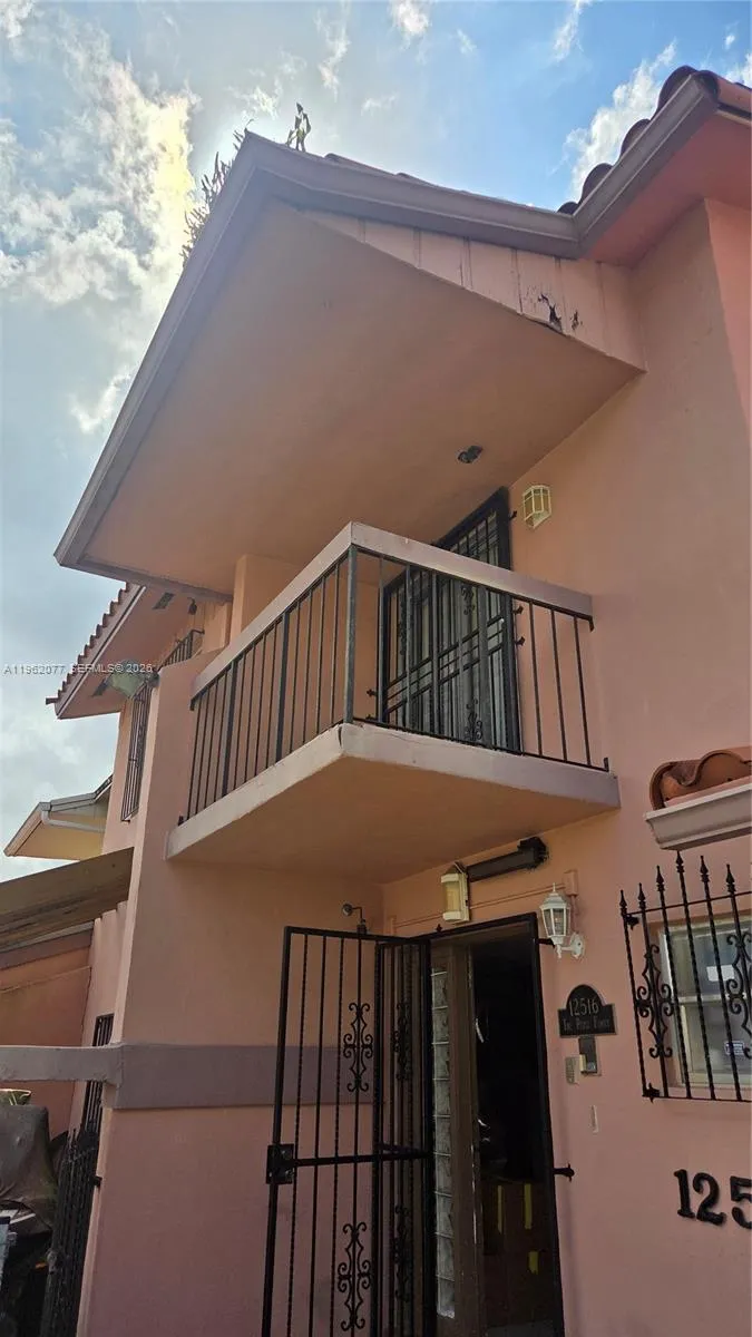 En Venta 12516 SW 9th Terrace 2, Miami, FL 33184, Miami, FL 33184
