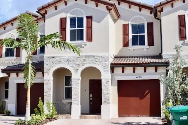 Foto de propiedad en 12517 NW 23rd Place, Miami, FL 33167 Miami con MLS# 