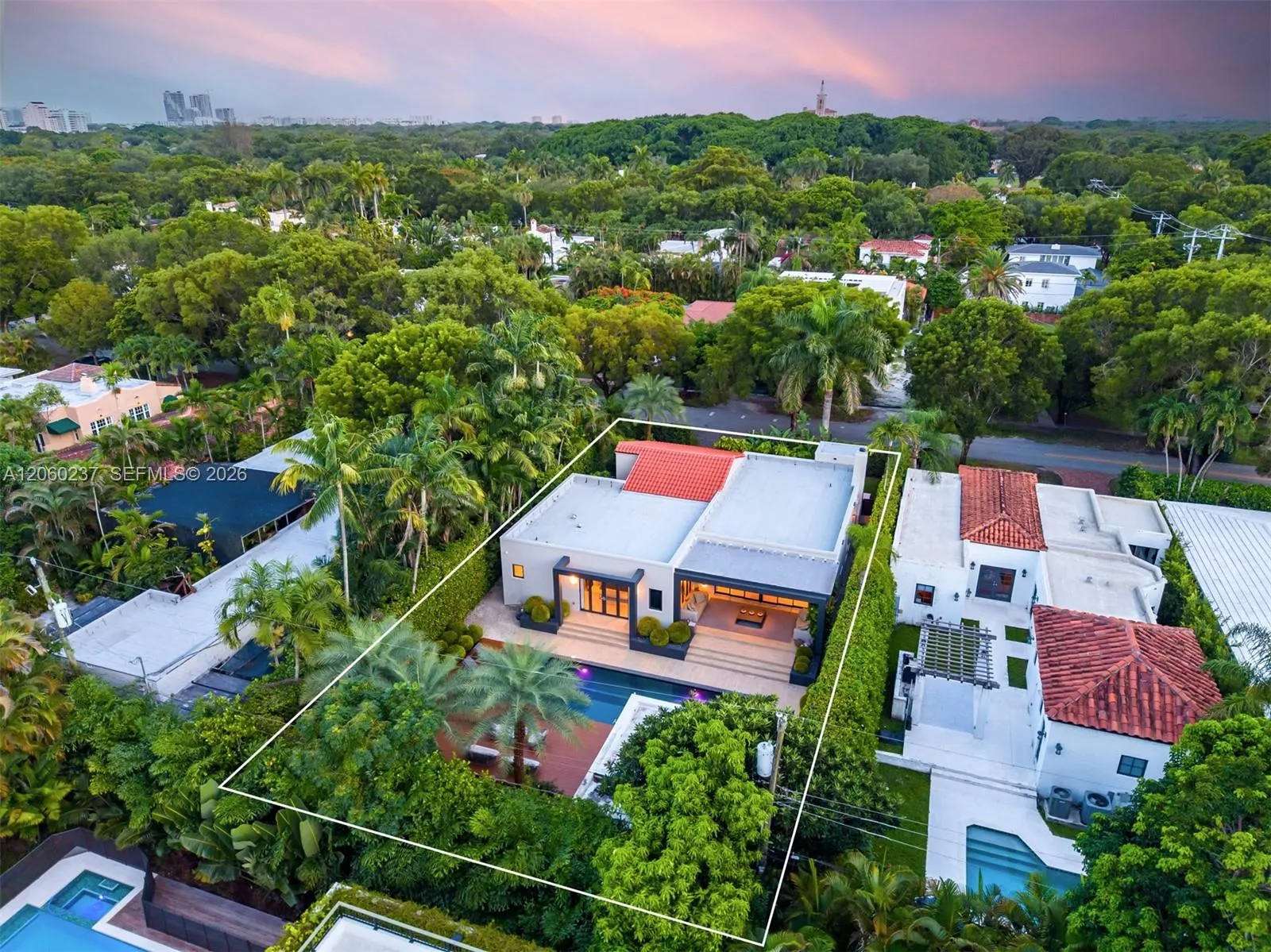 Foto de propiedad en 1253 Obispo Avenue, Coral Gables, FL 33134 Coral Gables con MLS# 