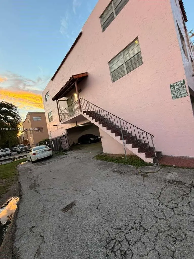 En Renta 1255 W 53rd Street 202, Hialeah, FL 33012, Hialeah, FL 33012