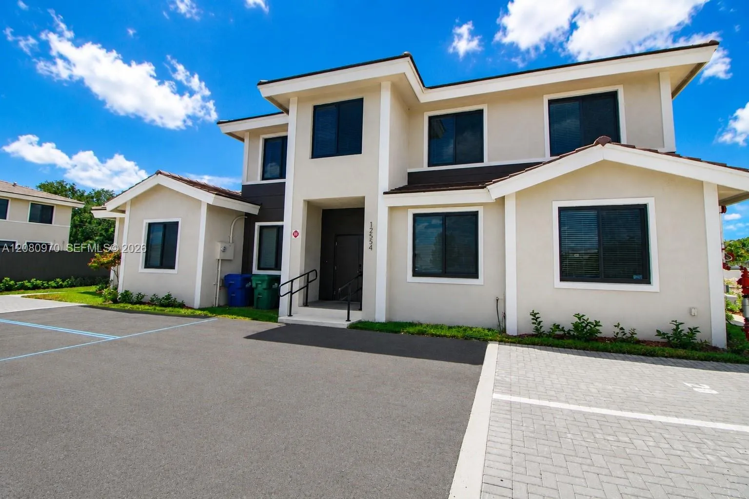 Foto de propiedad en 12554 SW 194th Street B, Miami, FL 33177 Miami con MLS# 
