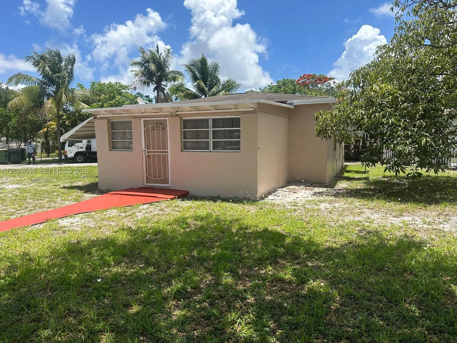 Foto de propiedad en 12555 NW 10th Avenue, North Miami, FL 33168 North Miami con MLS# 