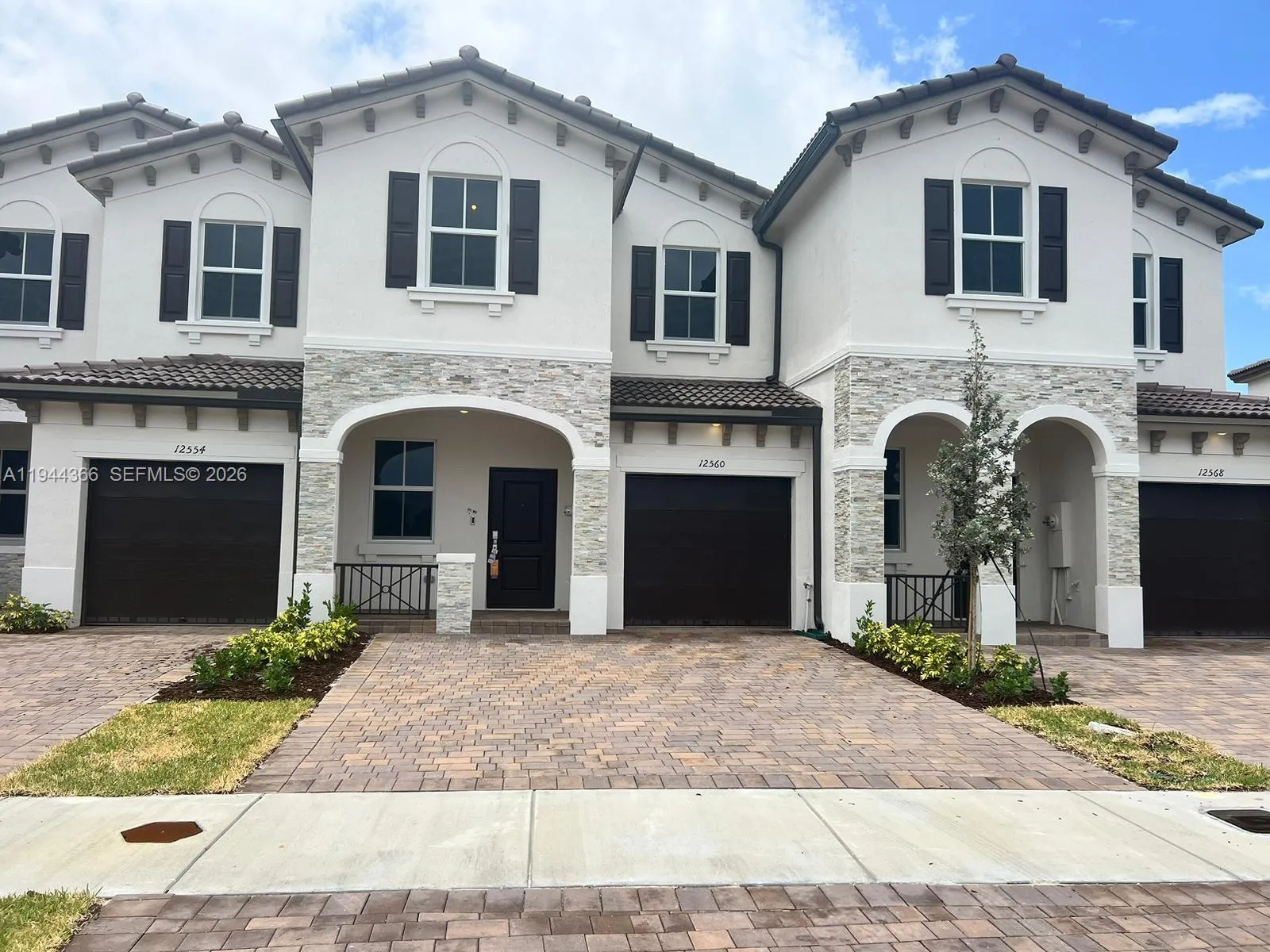 Foto de propiedad en 12560 NW 22nd Place, Miami, FL 33167 Miami con MLS# 