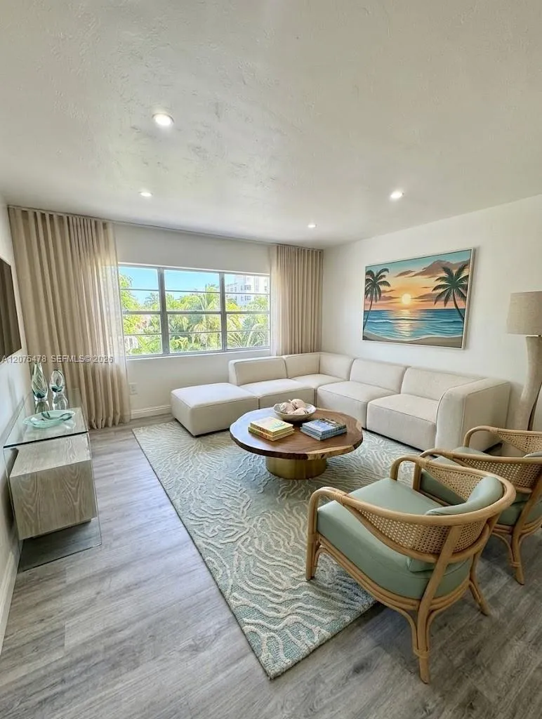 Foto de propiedad en 1258 Marseille Drive 2, Miami Beach, FL 33141 Miami Beach con MLS# 
