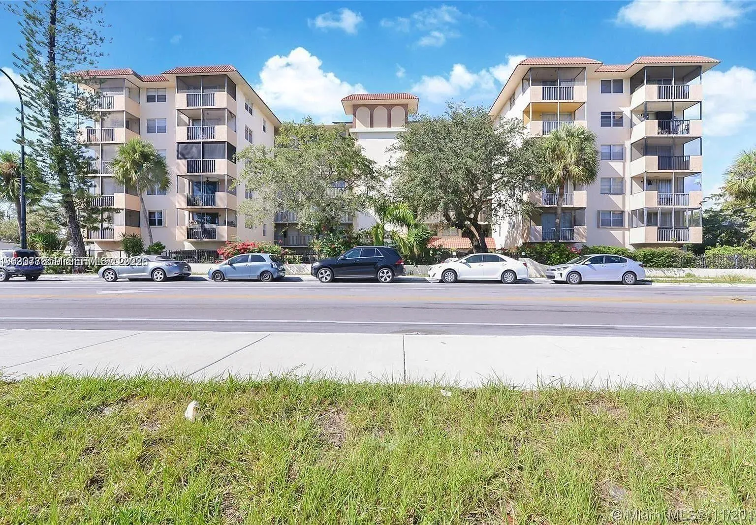 Foto de propiedad en 12590 NE 16th Avenue 502, North Miami, FL 33161 North Miami con MLS# 