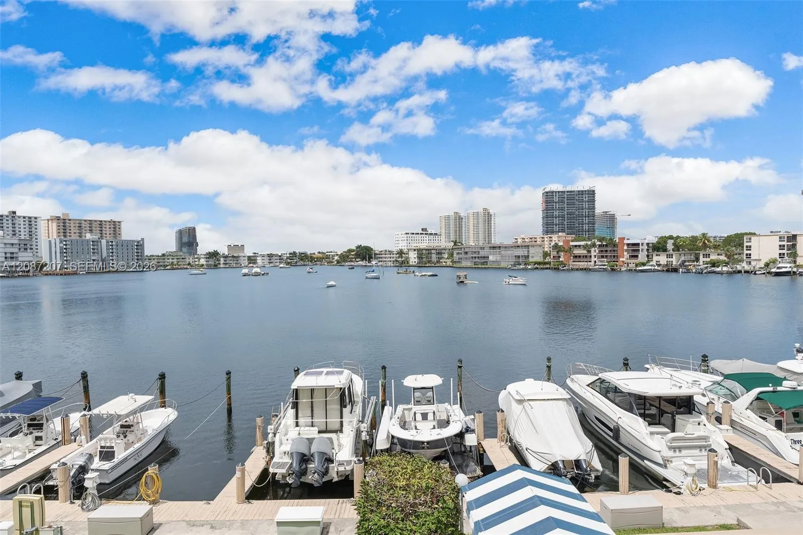 En Venta 126 Golden Isles Drive 34A, Hallandale Beach, FL 33009, Hallandale Beach, FL 33009