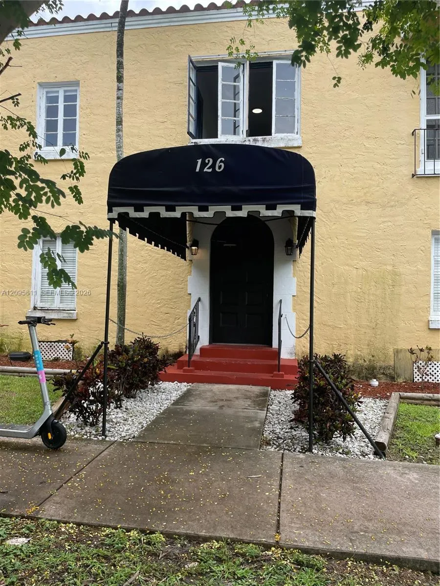 En Renta 126 Mendoza Avenue 3, Coral Gables, FL 33134, Coral Gables, FL 33134