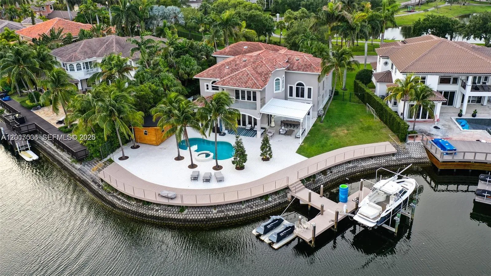 Foto de propiedad en 1260 Harbor Court, Hollywood, FL 33019 Hollywood con MLS# 