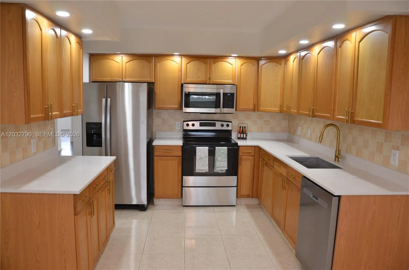 Foto de propiedad en 12600 SW 5th Court 415L, Pembroke Pines, FL 33027 Pembroke Pines con MLS# 
