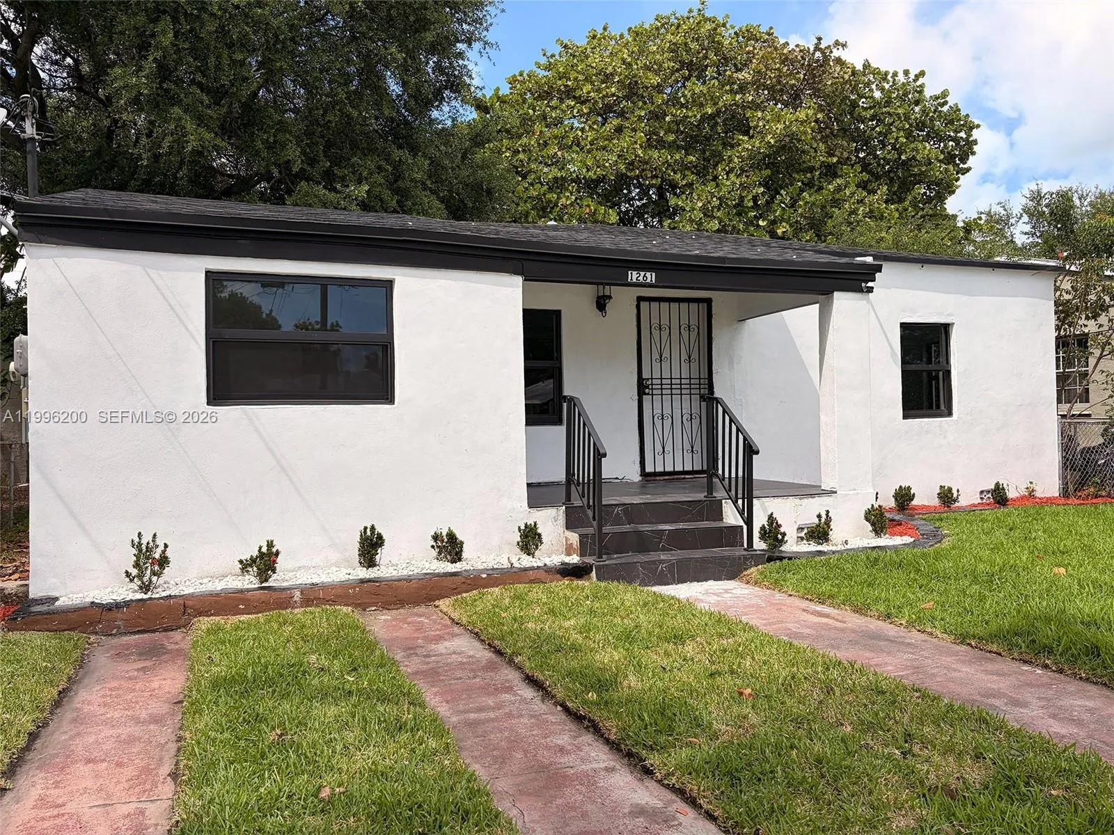 Foto de propiedad en 1261 NW 45th Street, Miami, FL 33142 Miami con MLS# 