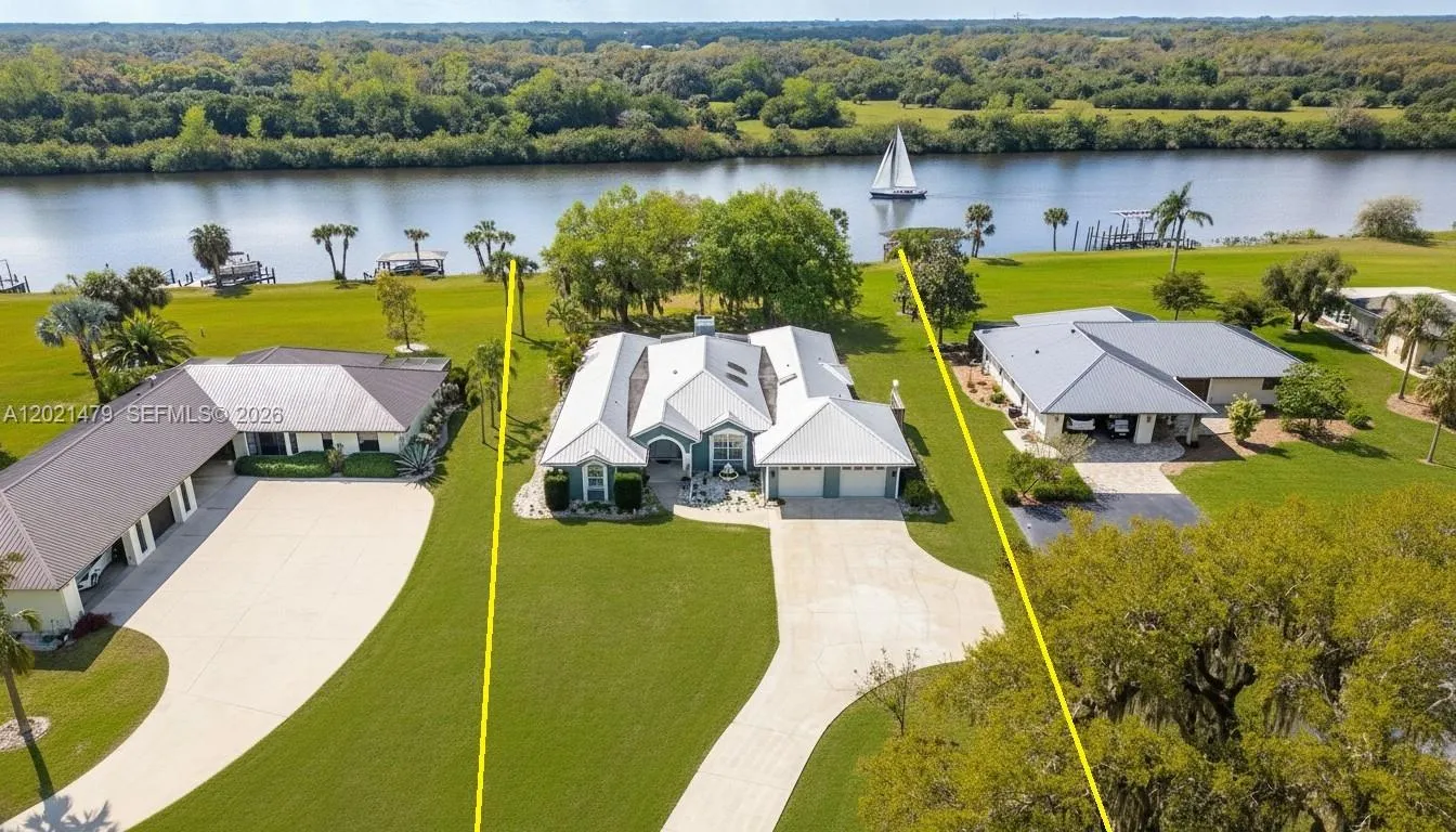 En Venta 1261 Riverbend Drive, FL 33935, FL 33935