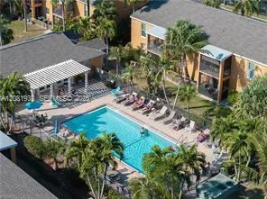 Foto de propiedad en 12642 Kenwood B, Fort Myers, FL 33907 Fort Myers con MLS# 