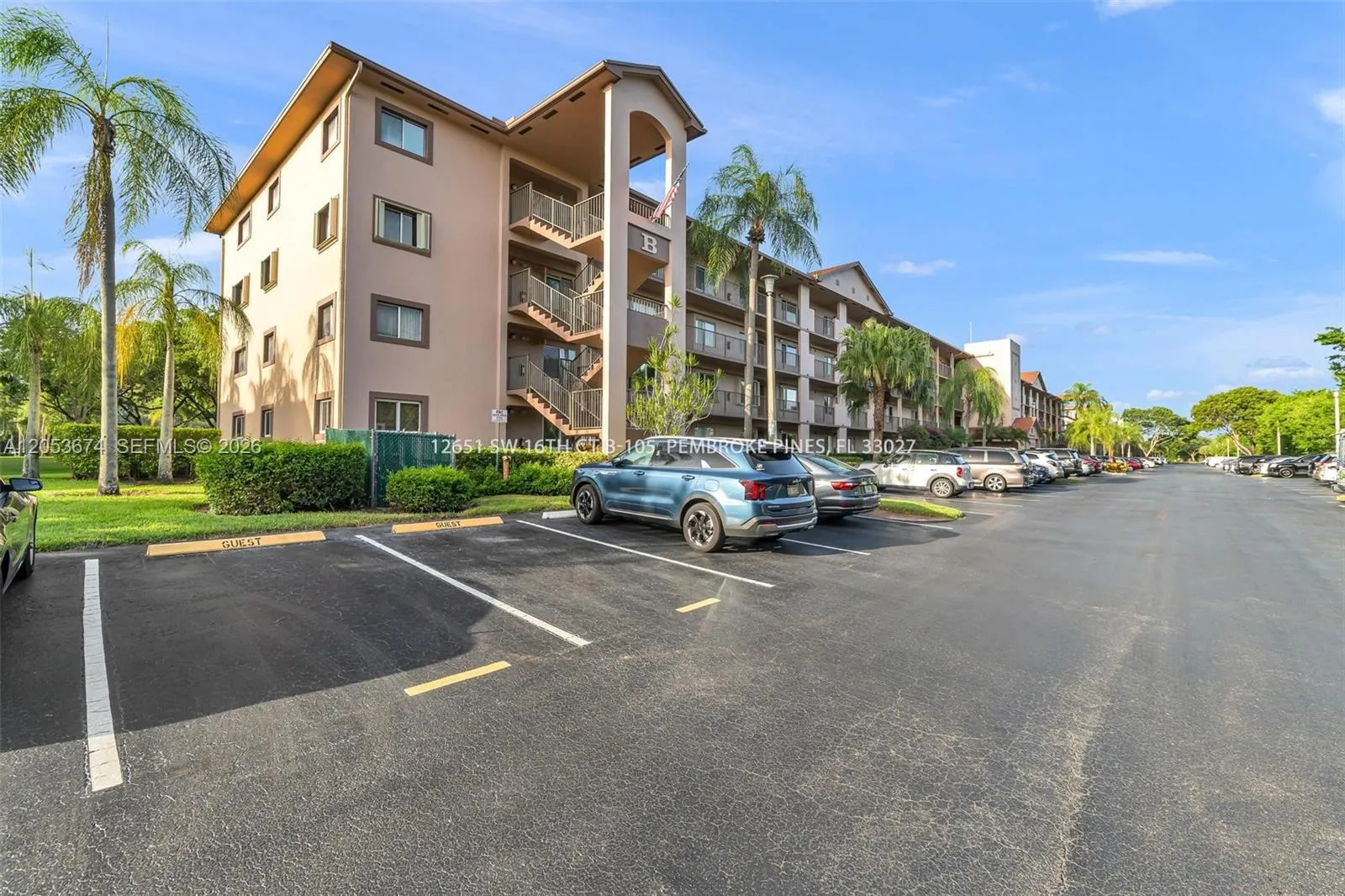 Foto de propiedad en 12651 SW 16th Court 105B, Pembroke Pines, FL 33027 Pembroke Pines con MLS# 