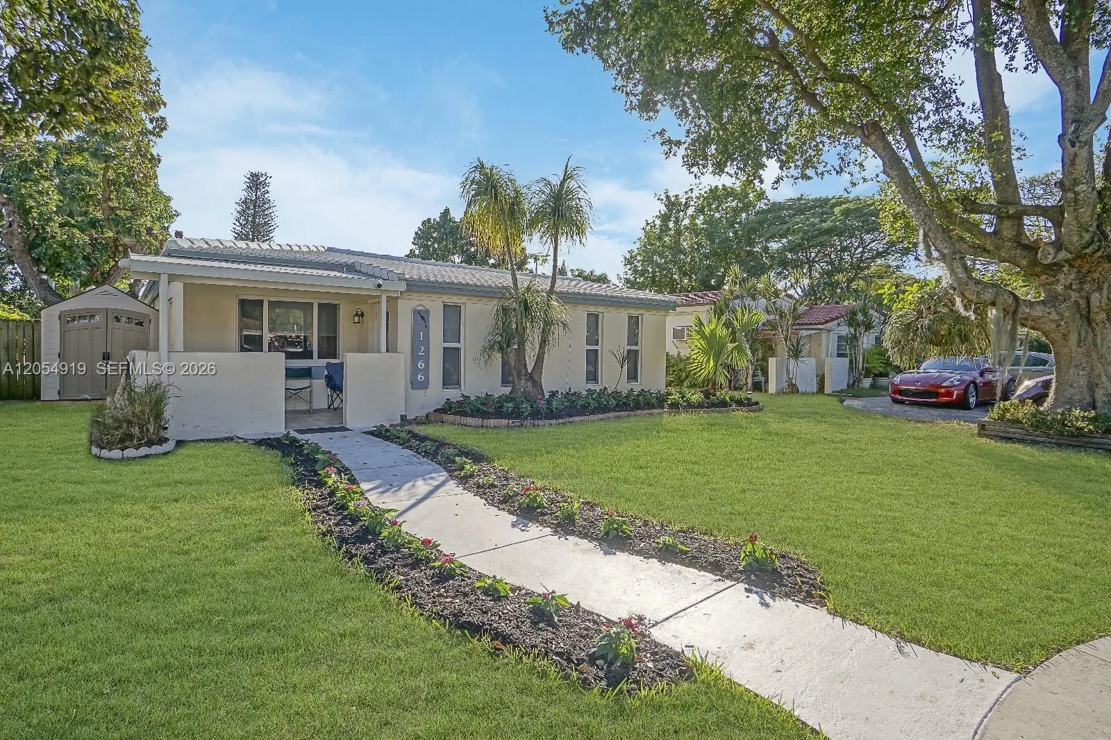 Foto de propiedad en 1266 NE 182nd Street, North Miami Beach, FL 33162 North Miami Beach con MLS# 