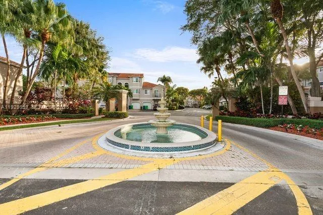 Foto de propiedad en 12691 NW 14th Place, Sunrise, FL 33323 Sunrise con MLS# 