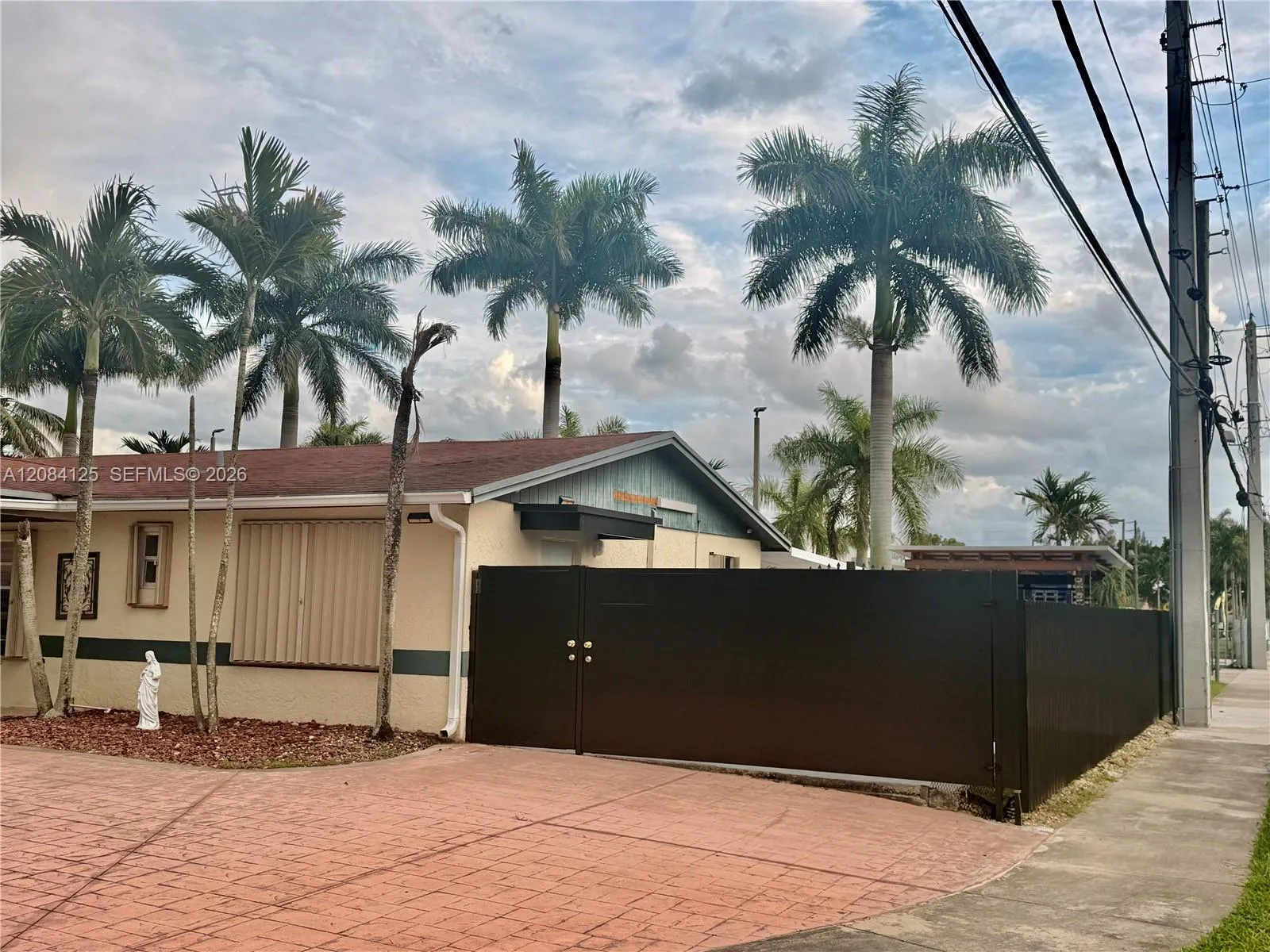 Foto de propiedad en 12694 SW 191st Terrace, Miami, FL 33177 Miami con MLS# 