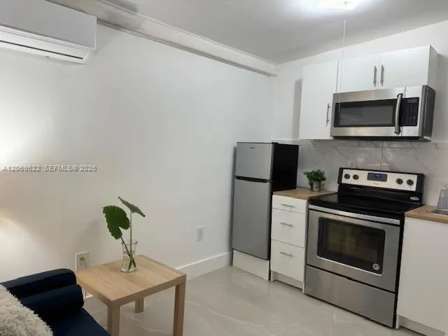 Alquilada 1270 NE 210th Terrace B, Miami, FL 33179, Miami, FL 33179