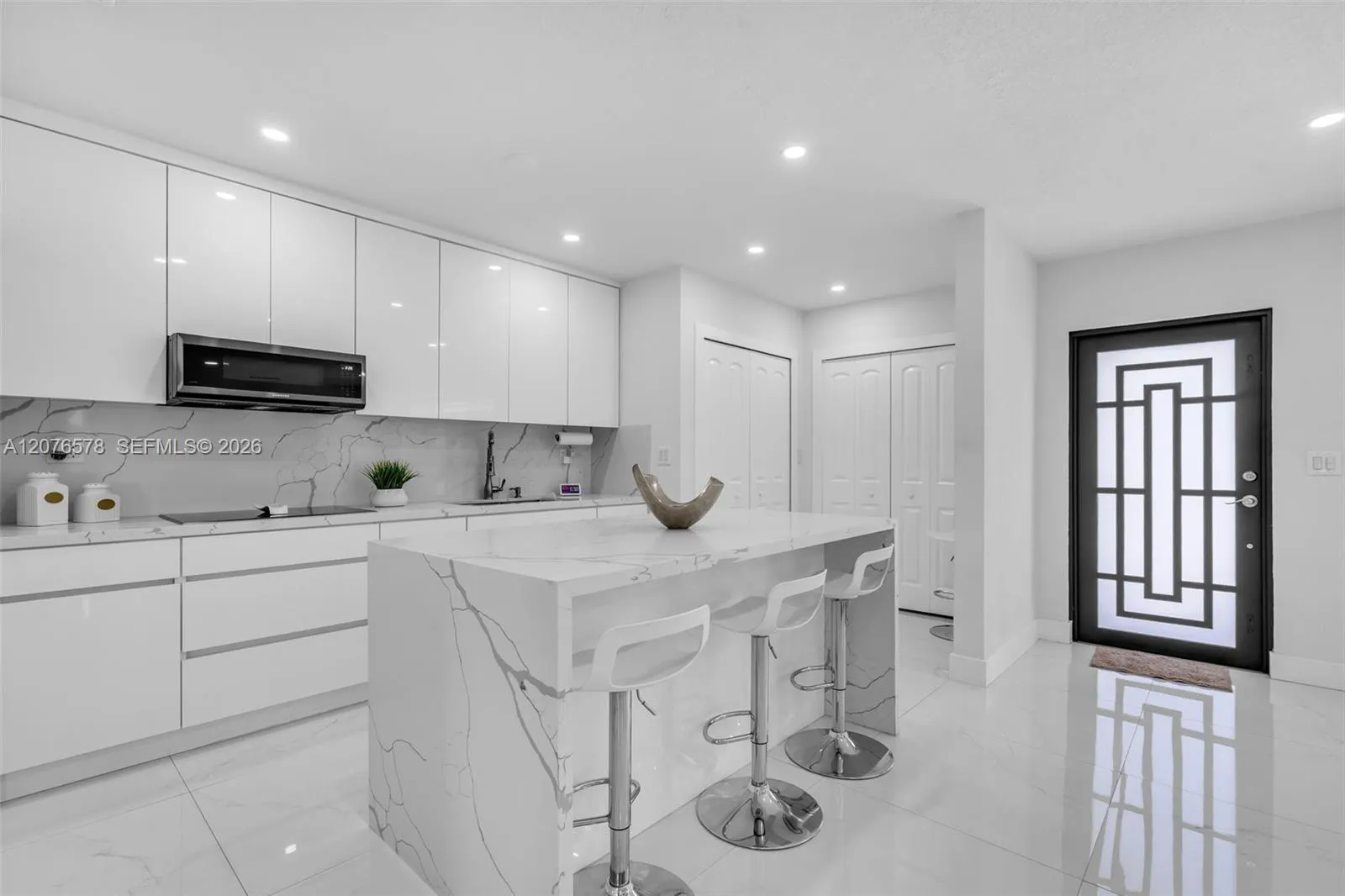 En Venta 1270 W 64th Terrace, Hialeah, FL 33012, Hialeah, FL 33012