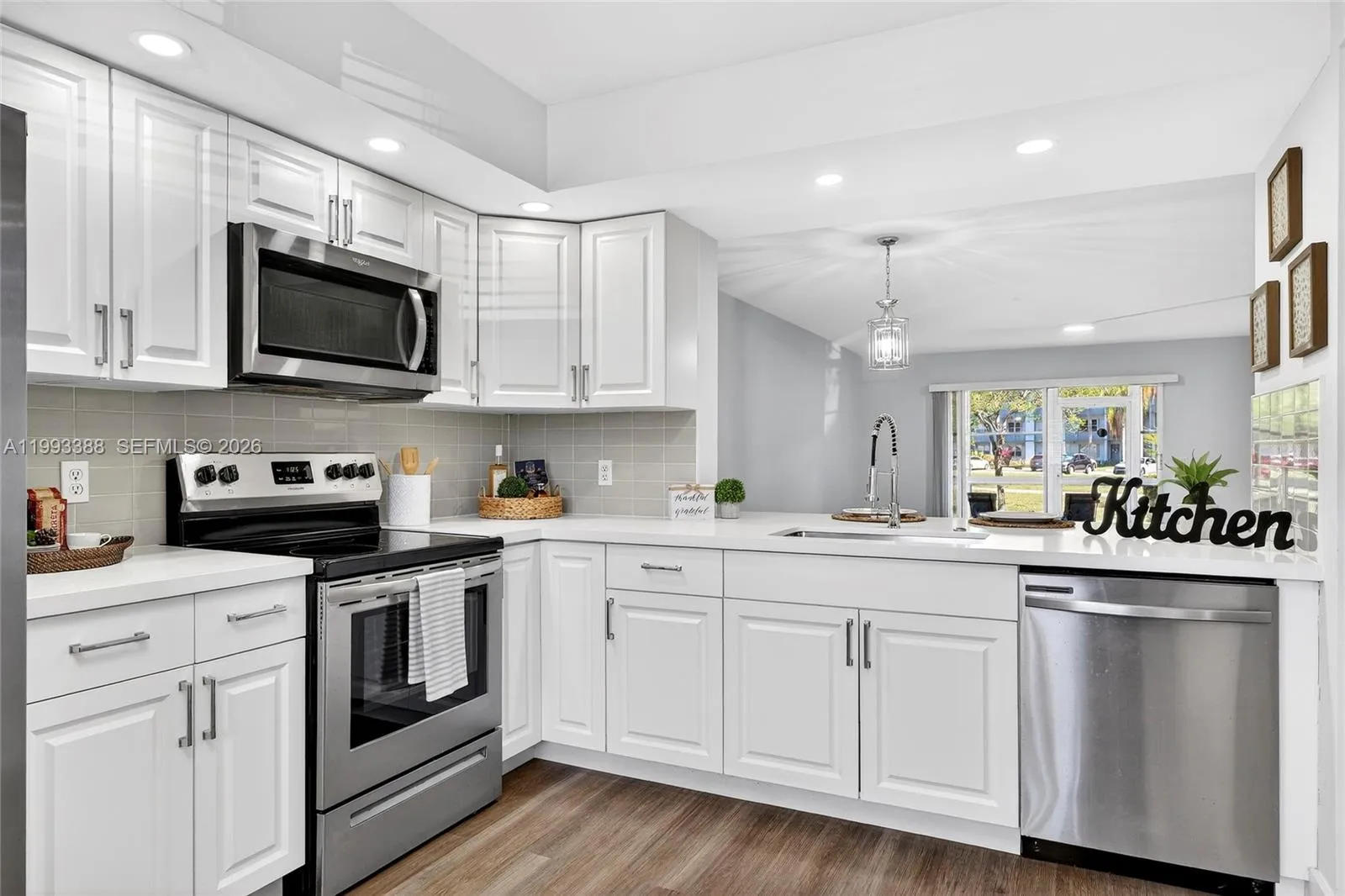 Foto de propiedad en 12701 SW 14th Street 108J, Pembroke Pines, FL 33027 Pembroke Pines con MLS# 