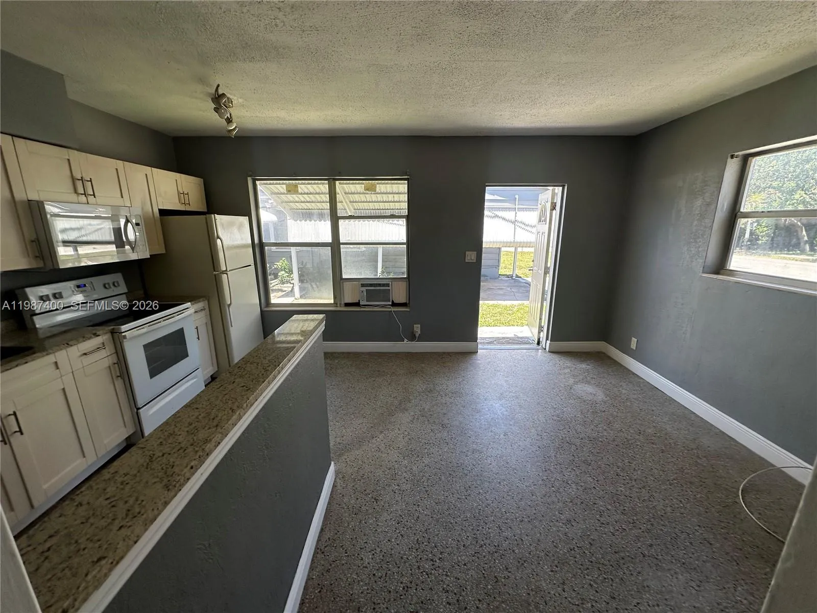 Foto de propiedad en 1271 NE 32nd Street A, Oakland Park, FL 33334 Oakland Park con MLS# 
