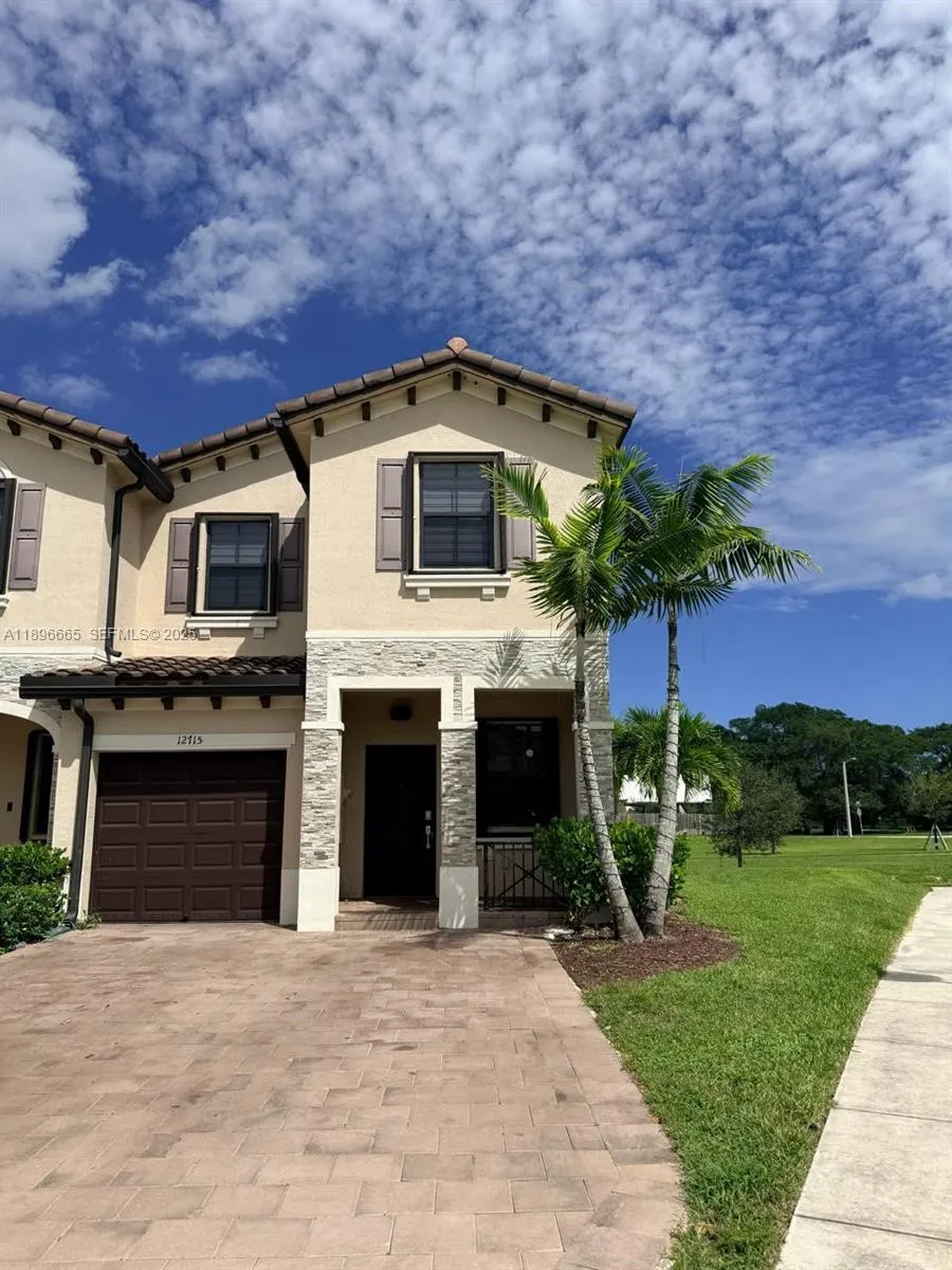 Foto de propiedad en 12715 SW 230th Terrace, Miami, FL 33170 Miami con MLS# 