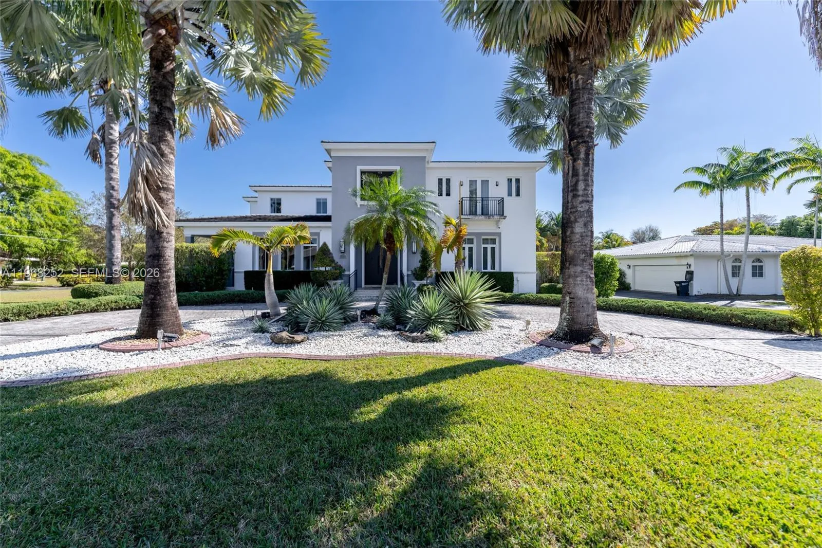 Foto de propiedad en 12755 SW 57th Avenue, Coral Gables, FL 33156 Coral Gables con MLS# 