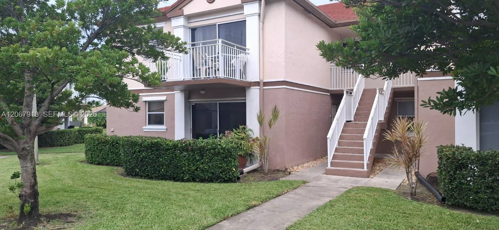 Foto de propiedad en 1276 SW 113th Terrace 104, Pembroke Pines, FL 33025 Pembroke Pines con MLS# 