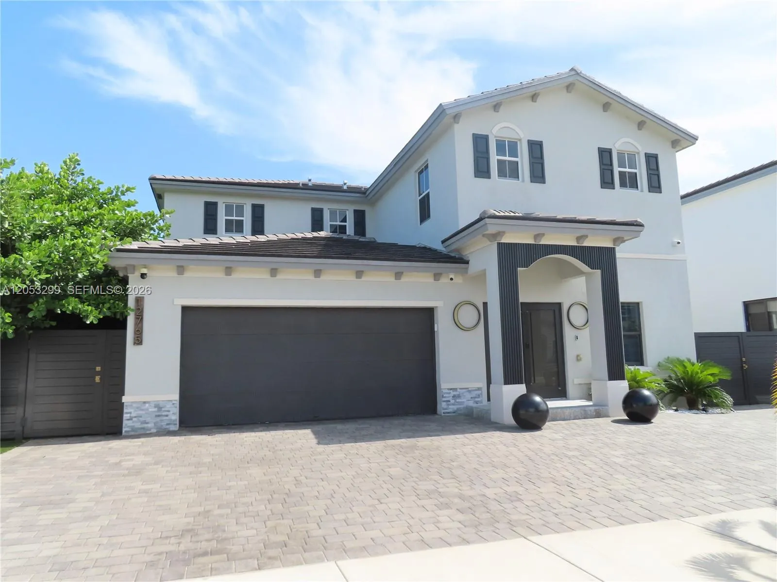 Foto de propiedad en 12765 SW 210th Terrace, Miami, FL 33177 Miami con MLS# 