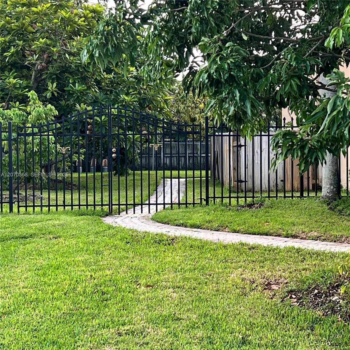 En Renta 12770 SW 217th Terrace 1, Miami, FL 33170, Miami, FL 33170