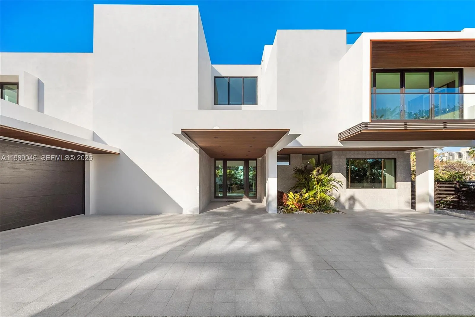 Foto de propiedad en 128 Ocean Boulevard, Golden Beach, FL 33160 Golden Beach con MLS# 